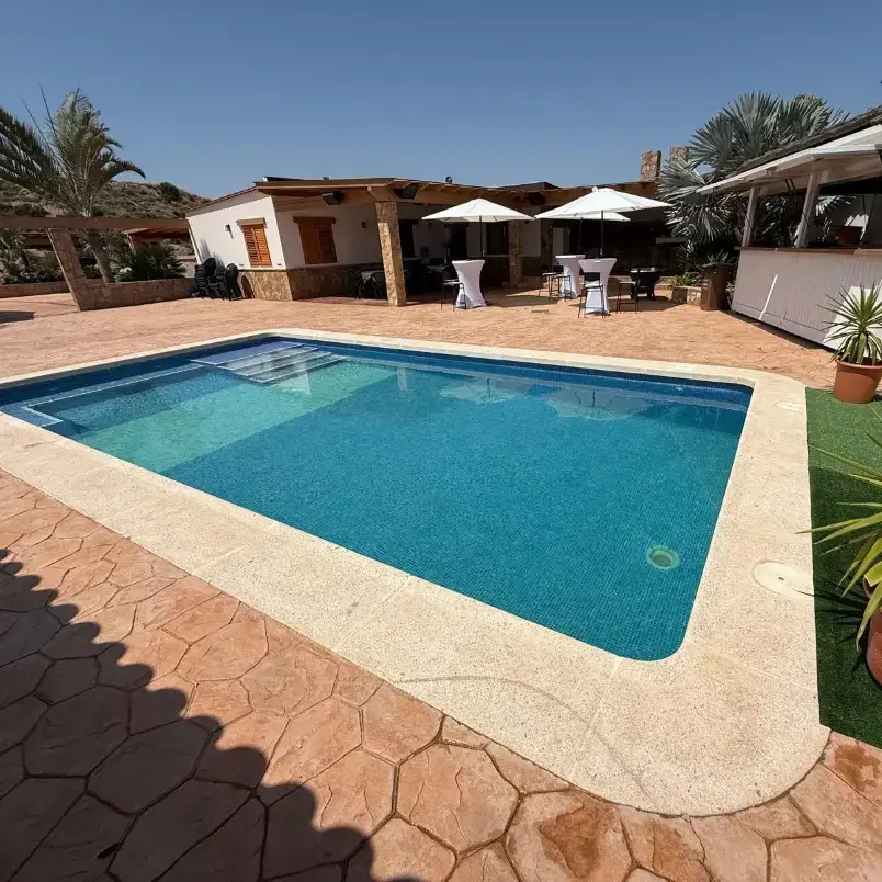 Vista panorámica de la piscina