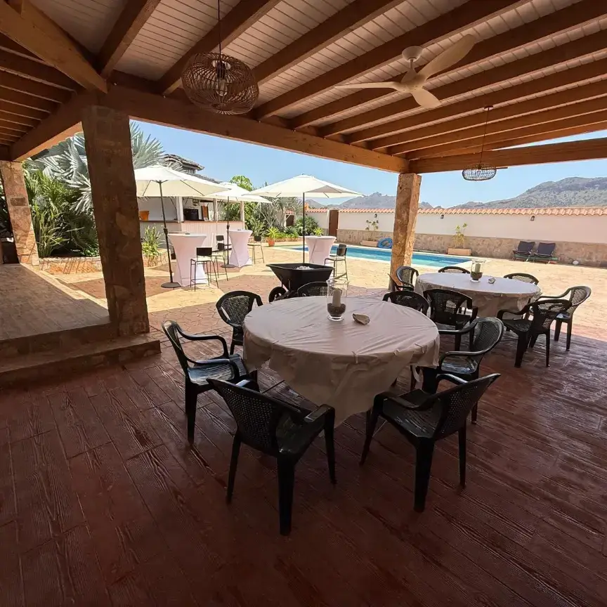 Vista del porche y patio